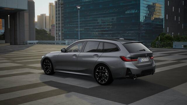 BMW 3-SERIE Touring 330e High Executive M Sport Automat / Panoramadak / Sportstoelen / Parking Assistant Plus / Comfort Access / Adaptieve LED / Stuurverwarming