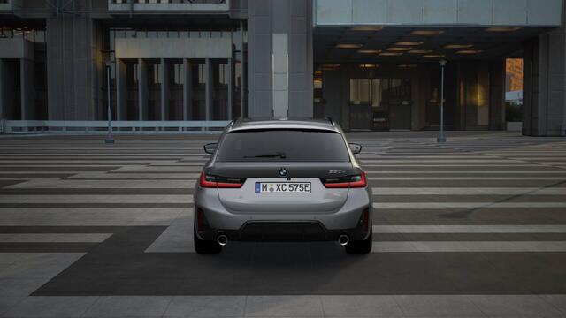 BMW 3-SERIE Touring 330e High Executive M Sport Automat / Panoramadak / Sportstoelen / Parking Assistant Plus / Comfort Access / Adaptieve LED / Stuurverwarming