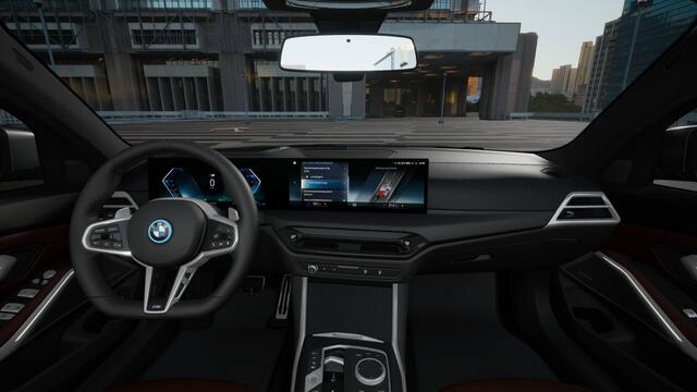 BMW 3-SERIE Touring 330e High Executive M Sport Automat / Panoramadak / Sportstoelen / Parking Assistant Plus / Comfort Access / Adaptieve LED / Stuurverwarming
