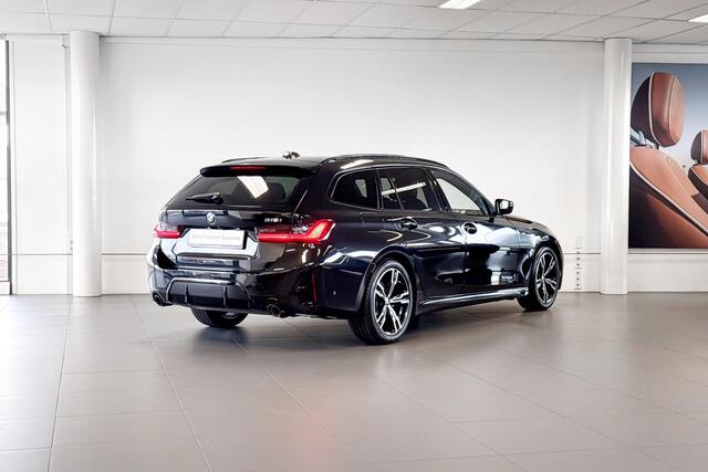 BMW 3-SERIE Touring 318i | M Sport | Glazen Panoramadak | Stoelverwarming | Achteruitrijcamera |