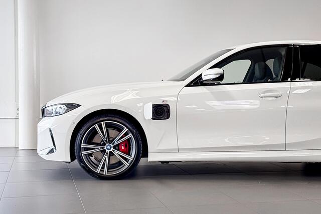BMW 3-SERIE Sedan 330e | M Sport | Glazen Panoramadak | Harman Kardon | Stoelverwarming |