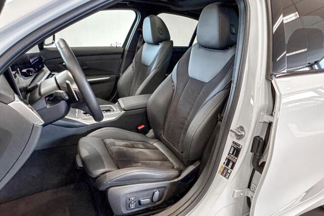 BMW 3-SERIE Sedan 330e | M Sport | Glazen Panoramadak | Harman Kardon | Stoelverwarming |