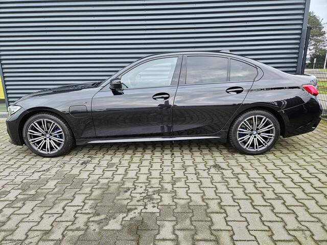 BMW 3-SERIE 330e M Sport Plug In Hybrid Dealer O.H PHEV | Lederen Sportstoelen Verwarmd | Apple Carplay | Navi Full Map | Virtual Cockpit | Sfeerverlichting | 18"L.M |