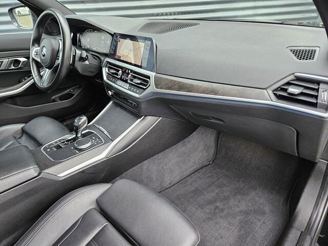 BMW 3-SERIE 330e M Sport Plug In Hybrid Dealer O.H PHEV | Lederen Sportstoelen Verwarmd | Apple Carplay | Navi Full Map | Virtual Cockpit | Sfeerverlichting | 18"L.M |