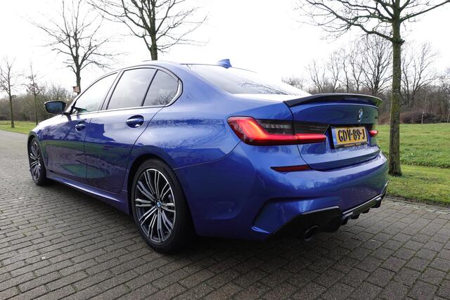 BMW 3-SERIE 330e High Executive | M-Sport | Adaptive Cruise |Schuifdak | Laser koplampen | 360 Camera | H&K | Autopilot | HUD |