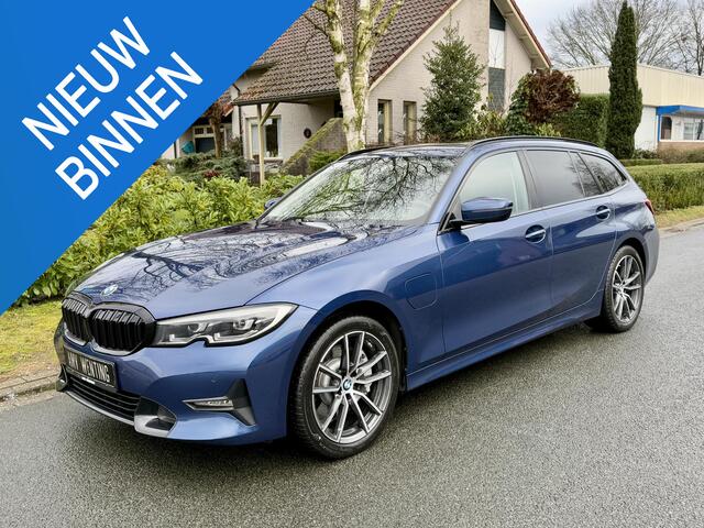 BMW 3-SERIE Touring 330e 292PK PanooLederoHarmanKardon