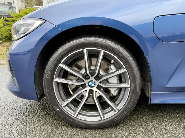 BMW 3-SERIE Touring 330e 292PK PanooLederoHarmanKardon