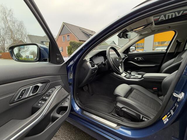 BMW 3-SERIE Touring 330e 292PK PanooLederoHarmanKardon