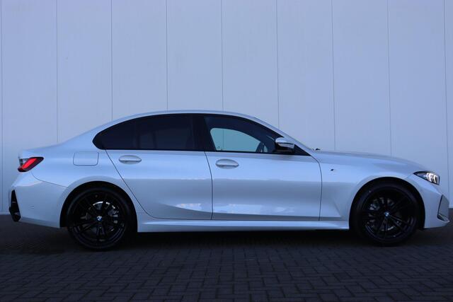 BMW 3-SERIE Sedan 320i M Sportpakket/ Entertainment Pack/ Elektrische Trekhaak/ Sportstoelen/ Active Cruise Control/ Harman Kardon