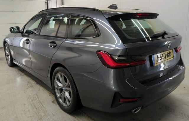 BMW 3-SERIE Touring 320d Automaat High Executive Edition Navigatie Prof Sportstoelen Leer ACC DAB Led Koplampen Alarm Parkeersensoren BTW NL Auto