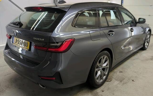 BMW 3-SERIE Touring 320d Automaat High Executive Edition Navigatie Prof Sportstoelen Leer ACC DAB Led Koplampen Alarm Parkeersensoren BTW NL Auto
