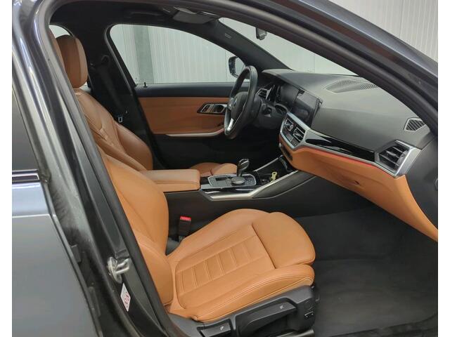 BMW 3-SERIE Touring 320d Automaat High Executive Edition Navigatie Prof Sportstoelen Leer ACC DAB Led Koplampen Alarm Parkeersensoren BTW NL Auto