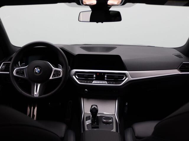 BMW 3-SERIE Touring 330i Executive | M Sportpakket | Audio Media Pack | Parking Pack | Extra Getint Glas Achter | 19''