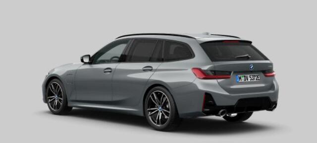 BMW 3-SERIE Touring 330e High Executive M Sport - Panoramadak - Elektrische/Verwarmbare Stoelen - Geluiddempende/Getinte ruiten - Parking/Driving Assistant - Harman Kardon - Cruise Control - Ambiance verlichting -