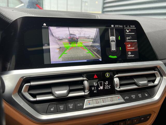 BMW 3-SERIE Touring 330e Luxury Line Plug-in Hybrid PHEV | Trekhaak af Fabriek | Panodak | Adaptive Onderstel | Carplay | Sfeerverlichting |