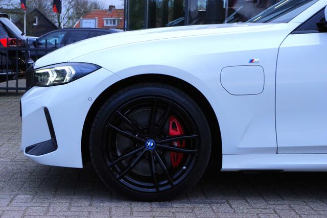 BMW 3-SERIE Touring 330e 293 PK M-Sport xDrive PHEV, Panoramadak, Elek. Trekhaak, Camera