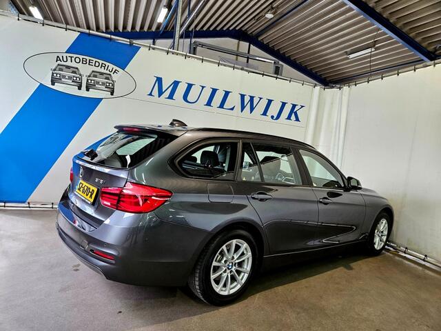 BMW 3-SERIE Touring 318i Executive / Navi / Full LED / NL Auto