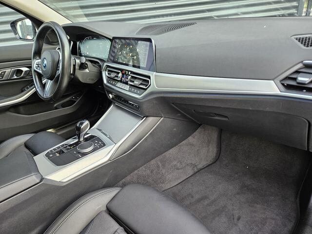 BMW 3-SERIE Touring 330e Sportline Plug In Hybrid 293pk PHEV | Panodak | Laser LED | Adaptive Cruise | Head Up | Adaptive Onderstel | Apple Carplay | Camera | Sportstoelen Memory |