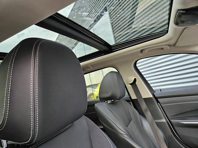 BMW 3-SERIE Touring 330e Sportline Plug In Hybrid 293pk PHEV | Panodak | Laser LED | Adaptive Cruise | Head Up | Adaptive Onderstel | Apple Carplay | Camera | Sportstoelen Memory |