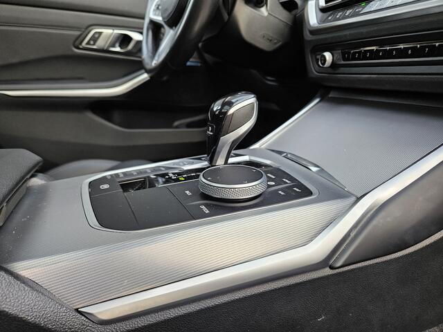 BMW 3-SERIE Touring 330e Sportline Plug In Hybrid 293pk PHEV | Panodak | Laser LED | Adaptive Cruise | Head Up | Adaptive Onderstel | Apple Carplay | Camera | Sportstoelen Memory |