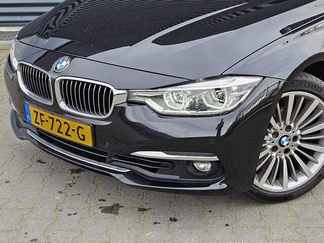 BMW 3-SERIE Touring 320i Edition Luxury Line 184pk Automaat | Panodak | Trekhaak af Fabriek | Lederen Bekleding | LED Koplampen | 18"L.M | Navi Full Map | Stoelverwarming |