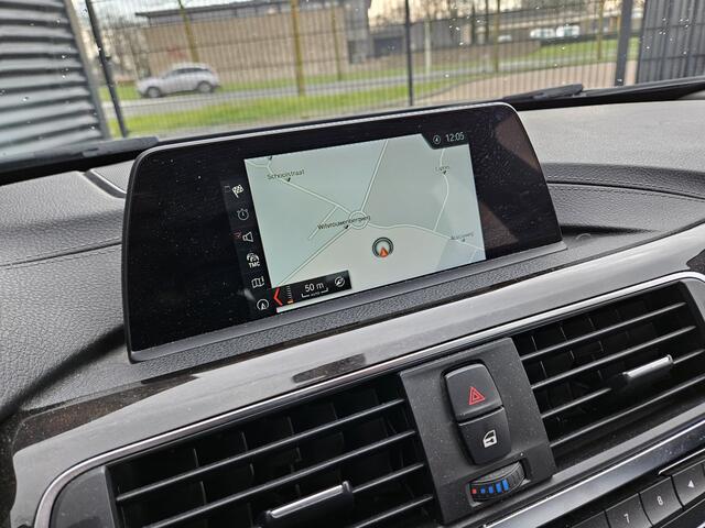 BMW 3-SERIE Touring 320i Edition Luxury Line 184pk Automaat | Panodak | Trekhaak af Fabriek | Lederen Bekleding | LED Koplampen | 18"L.M | Navi Full Map | Stoelverwarming |
