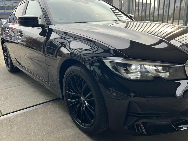 BMW 3-SERIE 318i Executive Edition | AUTOMAAT | NAVI | CARPLAY / ANDROID | PDC V+A | CRUISE CONTROL | CLIMATE CONTROL | LMV 18'' | STOELVERWARMING