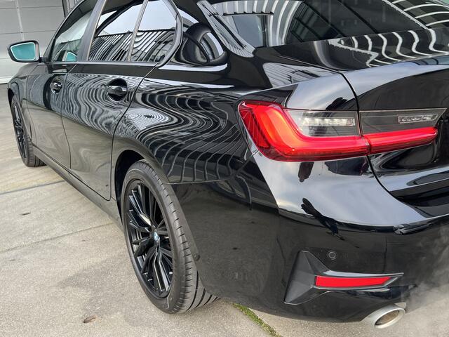 BMW 3-SERIE 318i Executive Edition | AUTOMAAT | NAVI | CARPLAY / ANDROID | PDC V+A | CRUISE CONTROL | CLIMATE CONTROL | LMV 18'' | STOELVERWARMING
