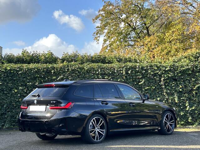 BMW 3-SERIE Touring 318i | M-Sport | 19" | Panorma | Trekhaak | Camera | Getint glas | HiFi