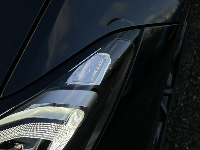 BMW 3-SERIE Touring 318i | M-Sport | 19" | Panorma | Trekhaak | Camera | Getint glas | HiFi