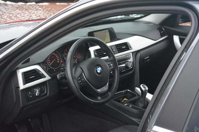 BMW 3-SERIE 320d Centennial Executive | Navigatie | Clima | Stoelverwarming | Cruise-control | NL auto!! |