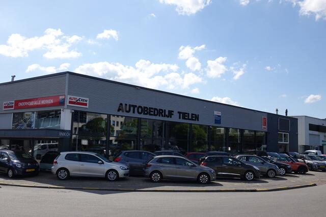 BMW 3-SERIE Touring 318i Luxury Edition, automaat, full options, leder, navigatie, blauw metallic