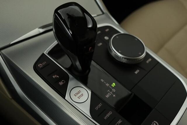 BMW 3-SERIE 330e eDrive Edition | Adaptive cruise | Leder | Stoelverwarming | Harman/Kardon | Keyless | Carplay | Live Cockpit | Navigatie | Full LED | Achterbankverwarming