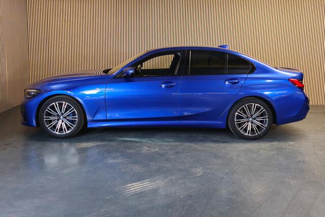 BMW 3-SERIE 320i Business Edition Plus M-sport - Stoelverwarming - Apple carplay/ Android auto
