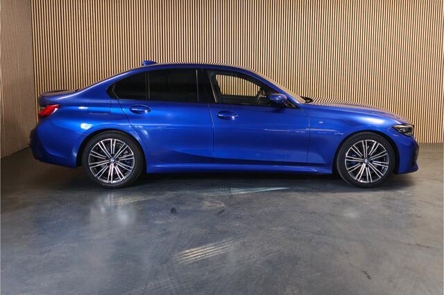 BMW 3-SERIE 320i Business Edition Plus M-sport - Stoelverwarming - Apple carplay/ Android auto