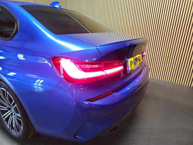 BMW 3-SERIE 320i Business Edition Plus M-sport - Stoelverwarming - Apple carplay/ Android auto