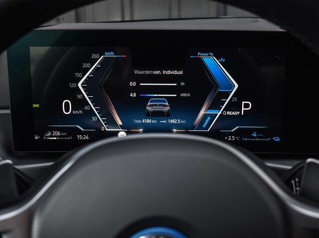 BMW 3-SERIE 330e xDrive M-SPORT | ELEKTR. VERST. STOELEN | ACTIVE CRUISE CONTROL | HARMAN KARDON | AMBIENT VERLICHTING | ELEKTR. TREKHAAK