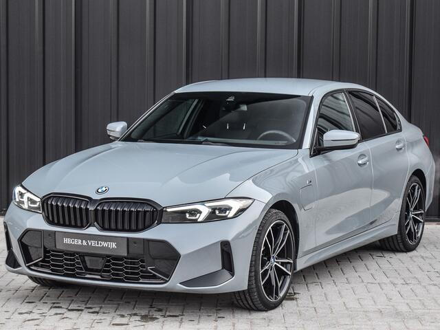 BMW 3-SERIE 330e xDrive M-SPORT | ELEKTR. VERST. STOELEN | ACTIVE CRUISE CONTROL | HARMAN KARDON | AMBIENT VERLICHTING | ELEKTR. TREKHAAK