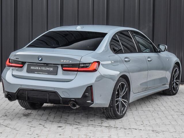 BMW 3-SERIE 330e xDrive M-SPORT | ELEKTR. VERST. STOELEN | ACTIVE CRUISE CONTROL | HARMAN KARDON | AMBIENT VERLICHTING | ELEKTR. TREKHAAK