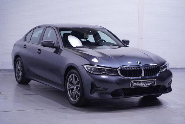 BMW 3-SERIE 320i Business Edition Plus NAP ledverlichting lederen-Sportstoelen elektrisch verstelbaar en verwarmd DAB PDC v+a 17"lmv Mineralgrau cruise controle digitale cockpit