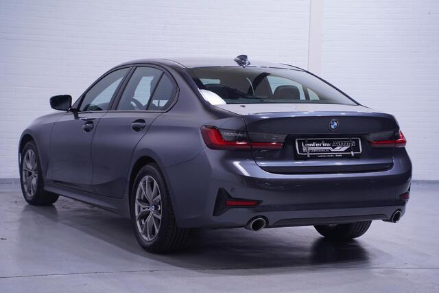 BMW 3-SERIE 320i Business Edition Plus NAP ledverlichting lederen-Sportstoelen elektrisch verstelbaar en verwarmd DAB PDC v+a 17"lmv Mineralgrau cruise controle digitale cockpit