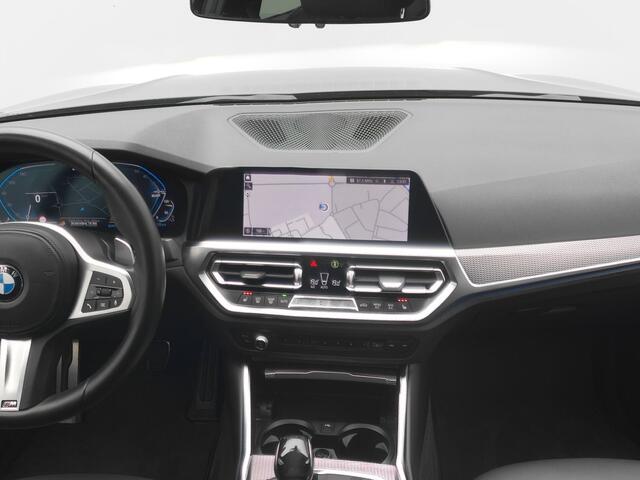 BMW 3-SERIE 330e M Sport Shadow Plug in Hybrid PHEV | Camera | LED | Elektrische Stoelen Memory | Carplay | Sfeerverlichting | 19'' L.M. |