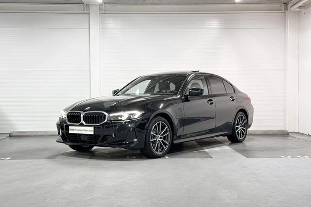 BMW 3-SERIE Sedan 320e | Travel Pack | Shadow Line | Schuif-/kanteldak