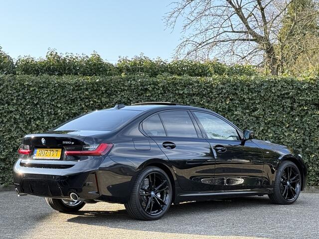 BMW 3-SERIE Sedan 320e | M-Sport | Schuif-/Kanteldak | Sportstoel. | Stoelverw. | HiFi