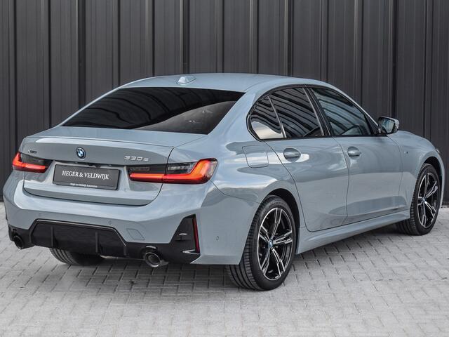 BMW 3-SERIE 330e xDrive M-SPORT | ELEKTR. VERST. STOELEN | ACTIVE CRUISE CONTROL | HARMAN KARDON | AMBIENT VERLICHTING | ELEKTR. TREKHAAK