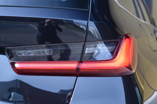 BMW 3-SERIE Touring 330i Executive Edition * Sport line * Sfeerverlichting * HIFI * Trekhaak * Dealer onderhouden *