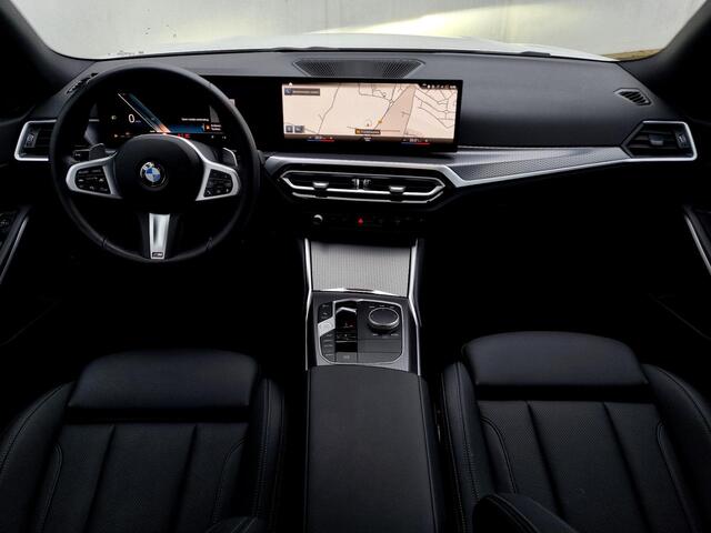 BMW 3-SERIE Touring 330i M Sport Automaat / Trekhaak (Elektrisch) / Elektr. Achterklep / Cruise Control Adaptief / Lederen Bekleding /