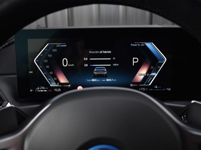 BMW 3-SERIE 330e xDRIVE | M-SPORT | TREKHAAK | ELEKTR. VERST. STOELEN | ACTIVE CRUISE CONTROL | CAMERA | LEDEREN BEKLEDING | DAB+ | HIFI SOUND | SHADOW-LINE | STOEL- EN STUUR VERWARMING