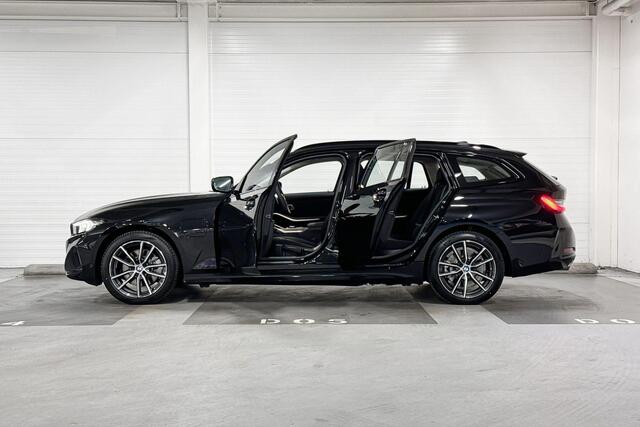 BMW 3-SERIE Touring 330e | Curved Display | Parking Assistant | Stoel Verwarming
