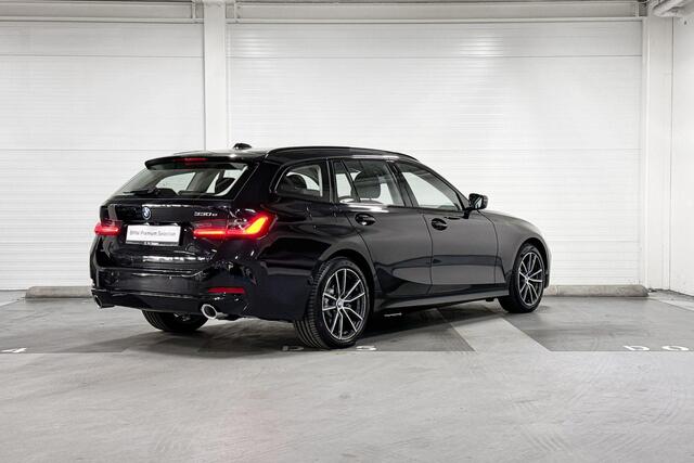 BMW 3-SERIE Touring 330e | Curved Display | Parking Assistant | Stoel Verwarming